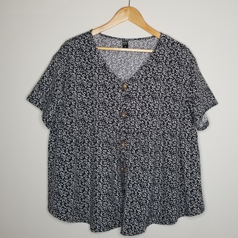 Emery Rose Black and White Floral Peplum Blouse